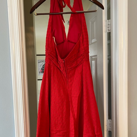 Red dress - Picture 3 of 3